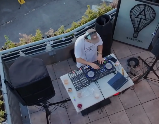 Foto de un evento o sesión de DJ